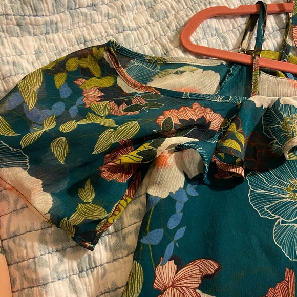 Teal floral top! Cold shoulder! - Picture 3 of 4